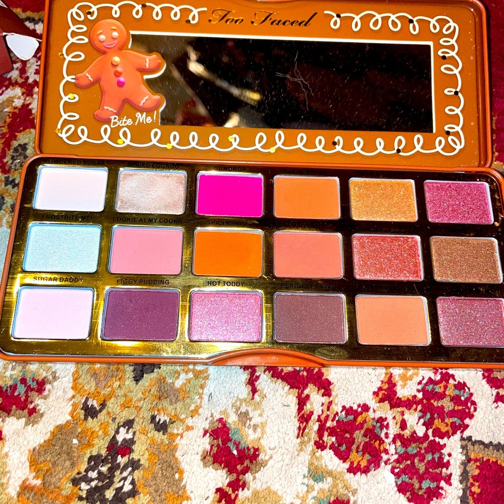 Limited edition two faced palette